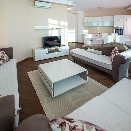 Becici -Lux Apartman Екстериор снимка