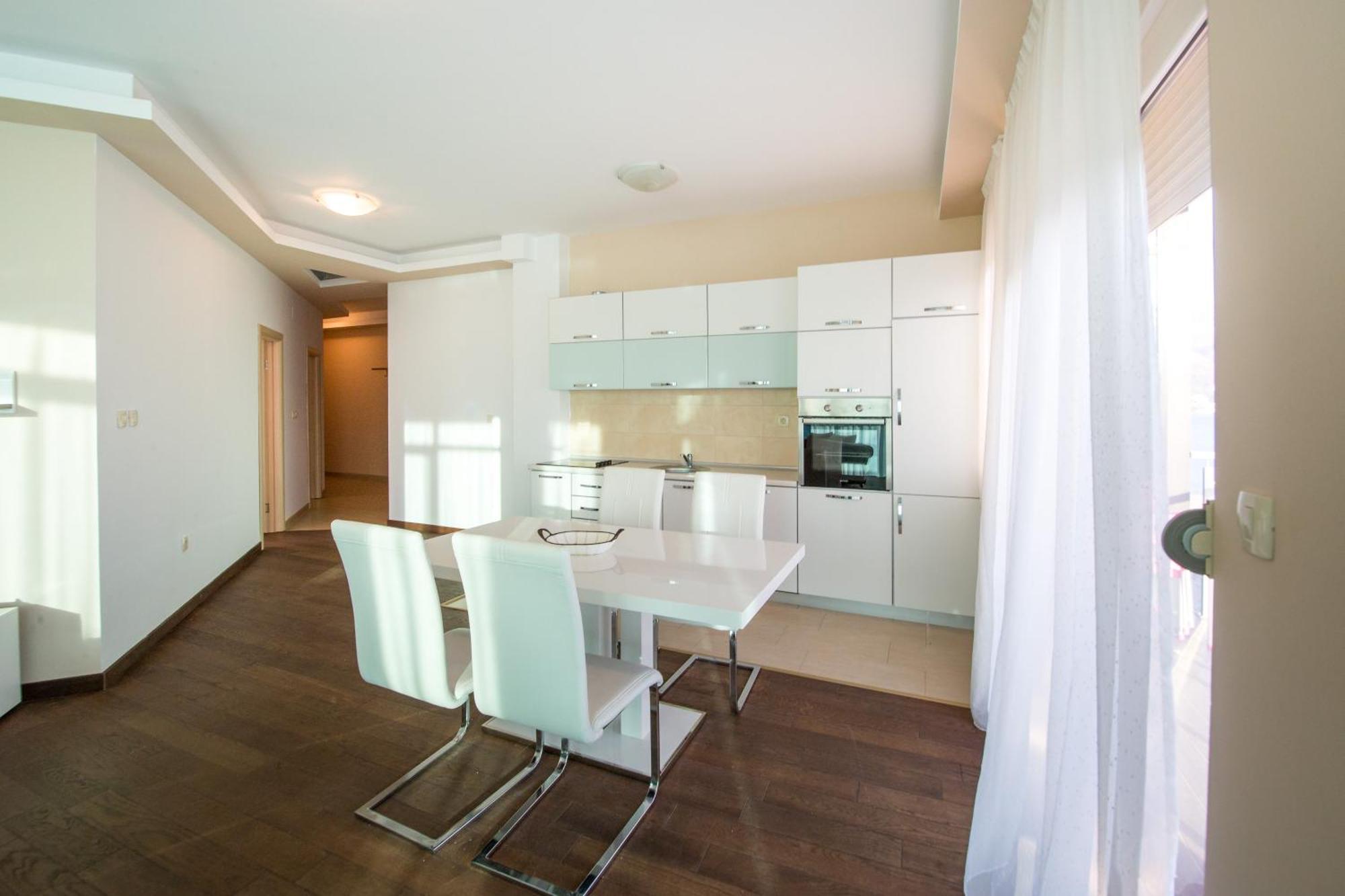 Becici -Lux Apartman Екстериор снимка